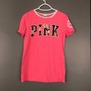 VS Pink tee